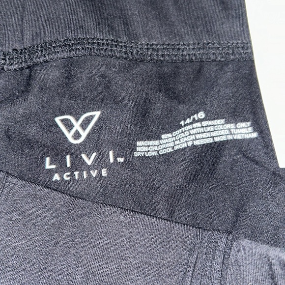 NWT Active Capri Leggings - Picture 4 of 4